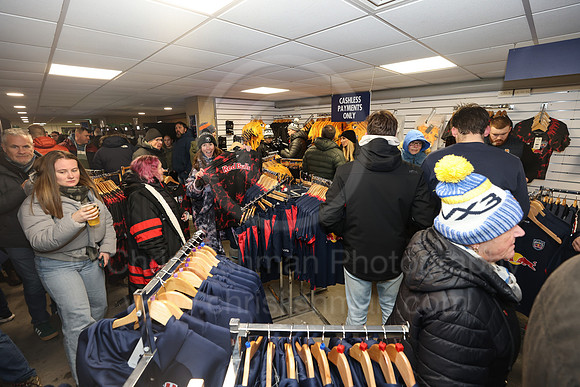 Club Shop_260102_074