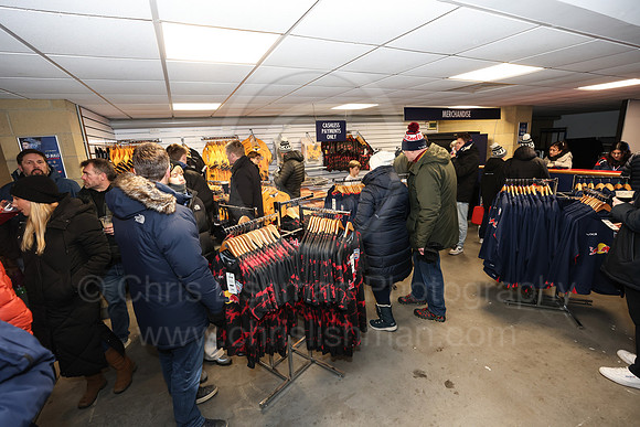 Club Shop_260102_075