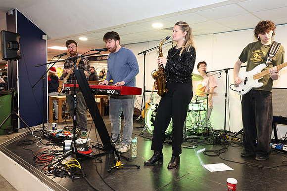 Entertainment_NEW_BAT_CDL_21-12-20251657588_CL_