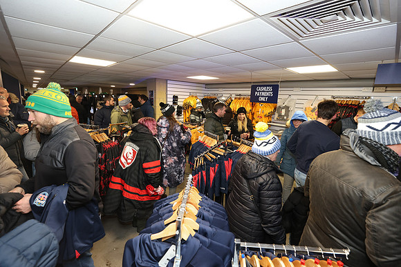 Club Shop_260102_073