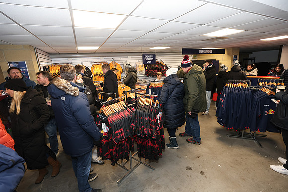 Club Shop_260102_075