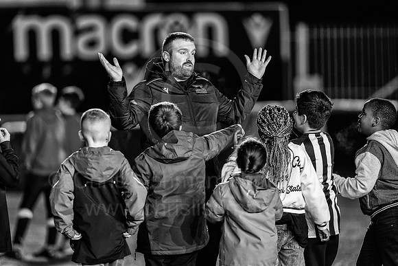 B&W_FAL_HAR_05-01-2024_CL_815206_